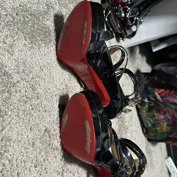 Christian LouBoutin patent leather platform heels size 40 - Picture 3 of 4